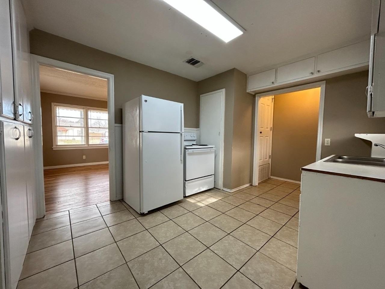 3617 33rd St - Photo 4 of 10