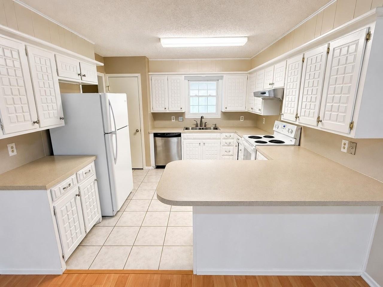 5707 Richmond Ave - Photo 3 of 11