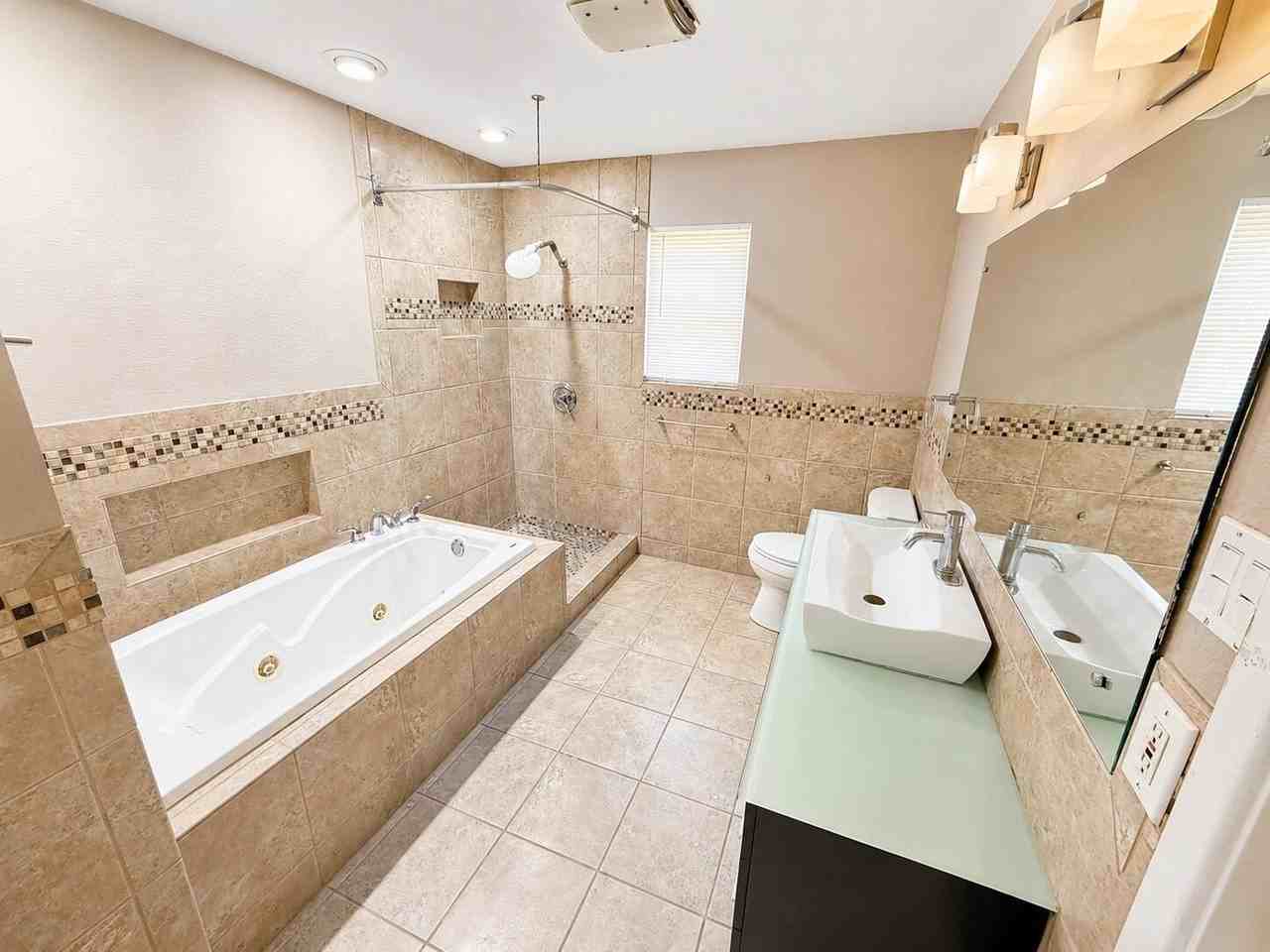 5707 Richmond Ave - Photo 5 of 11
