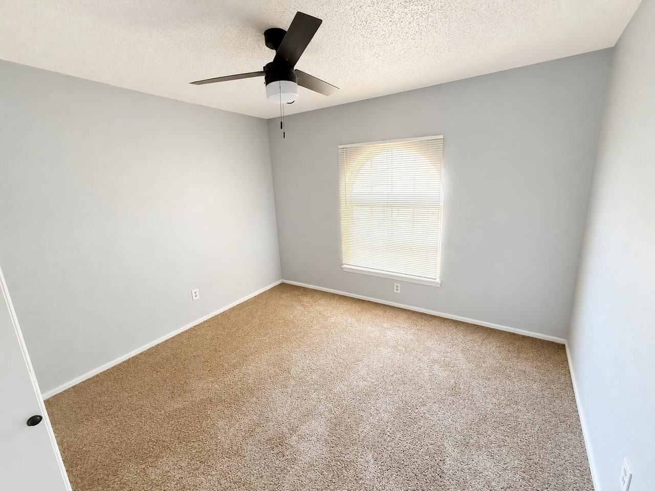 5707 Richmond Ave - Photo 6 of 11