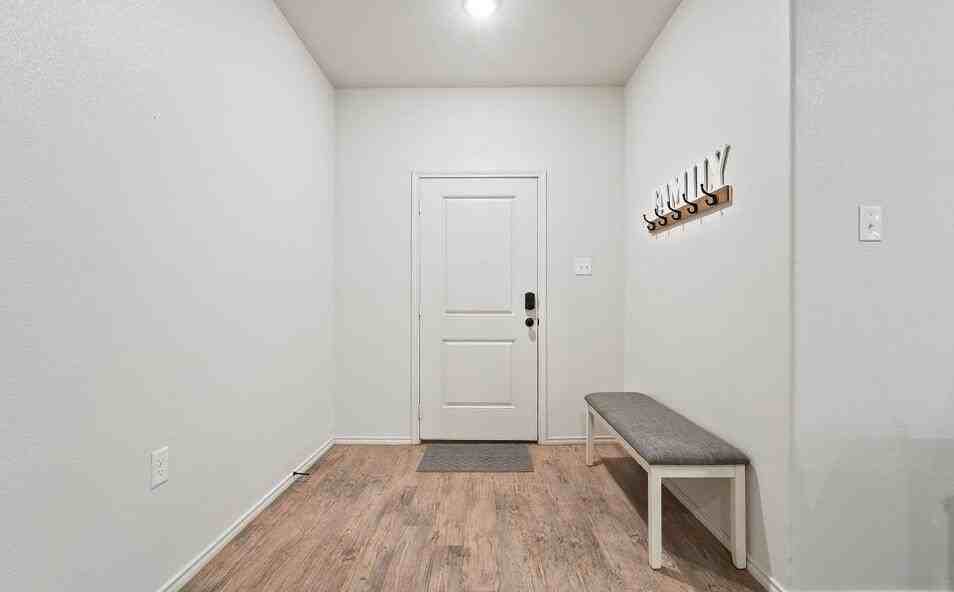 5606 Kemper St - Photo 3 of 25