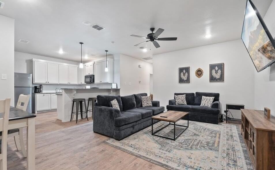 5606 Kemper St - Photo 5 of 25
