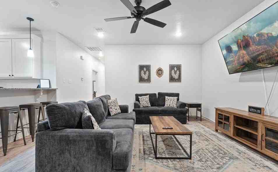 5606 Kemper St - Photo 6 of 25