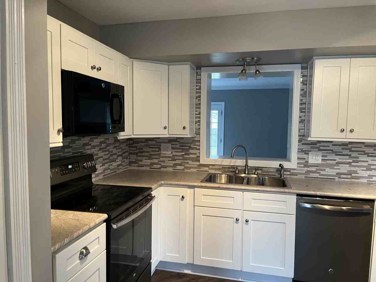 886 Honeysuckle Rd - Photo 3 of 14