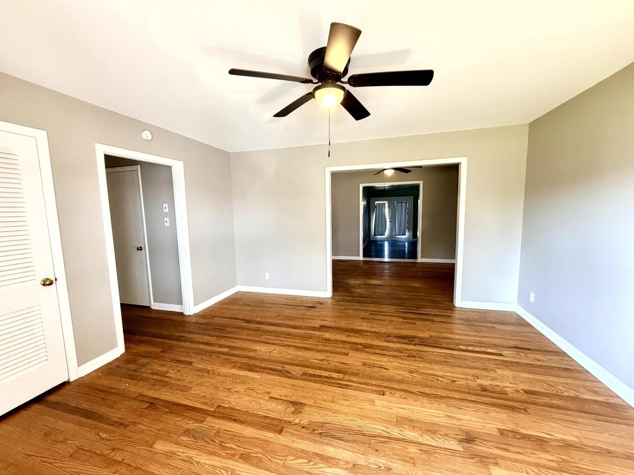 1711 Clarence Dr - Photo 2 of 18