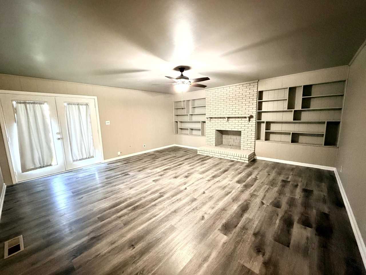 1711 Clarence Dr - Photo 7 of 18
