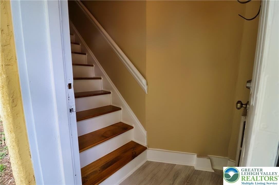 526 Prospect Ave - Photo 3 of 25
