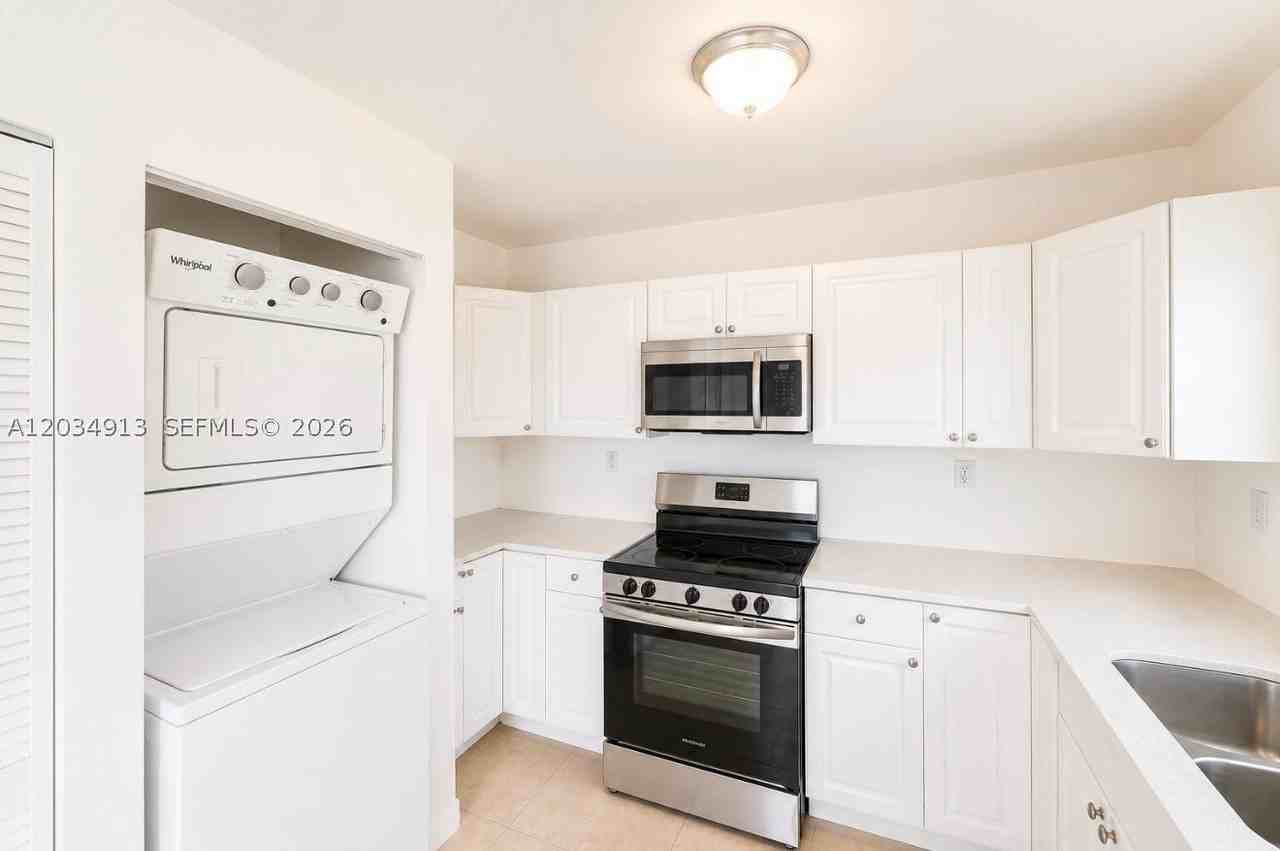 10595 Sw 171st St #10595 - Photo 2 of 9