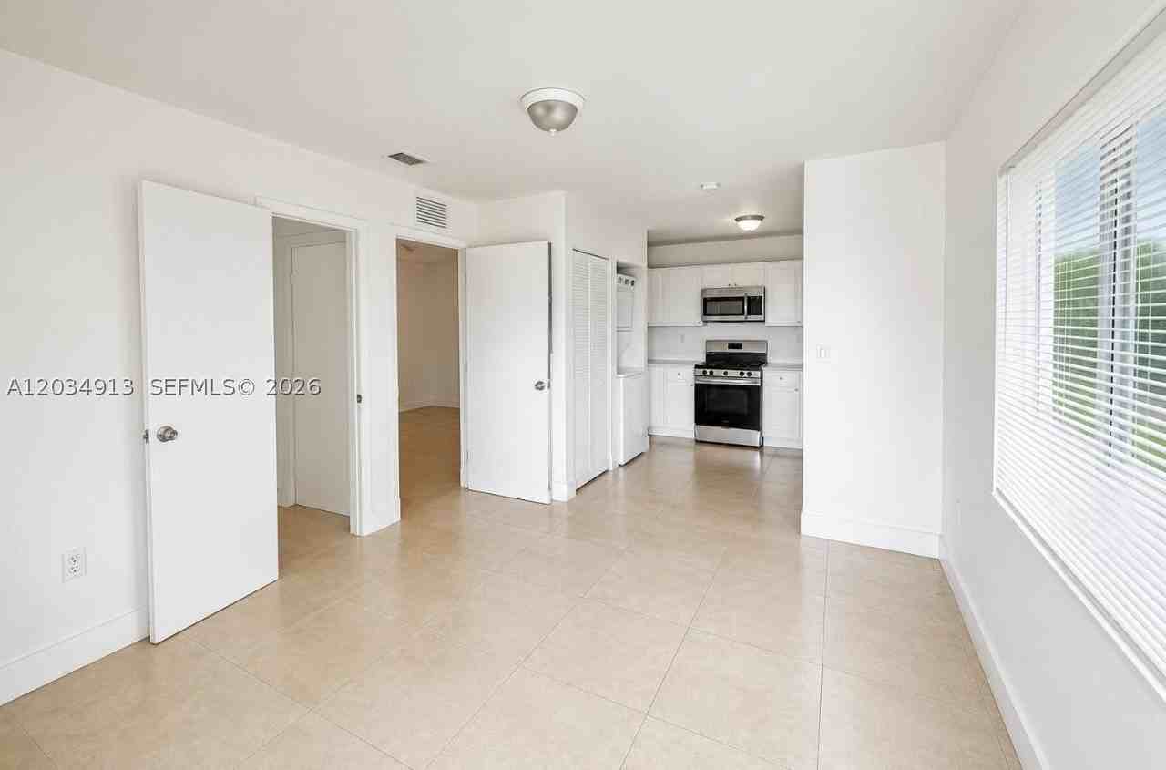 10595 Sw 171st St #10595 - Photo 3 of 9