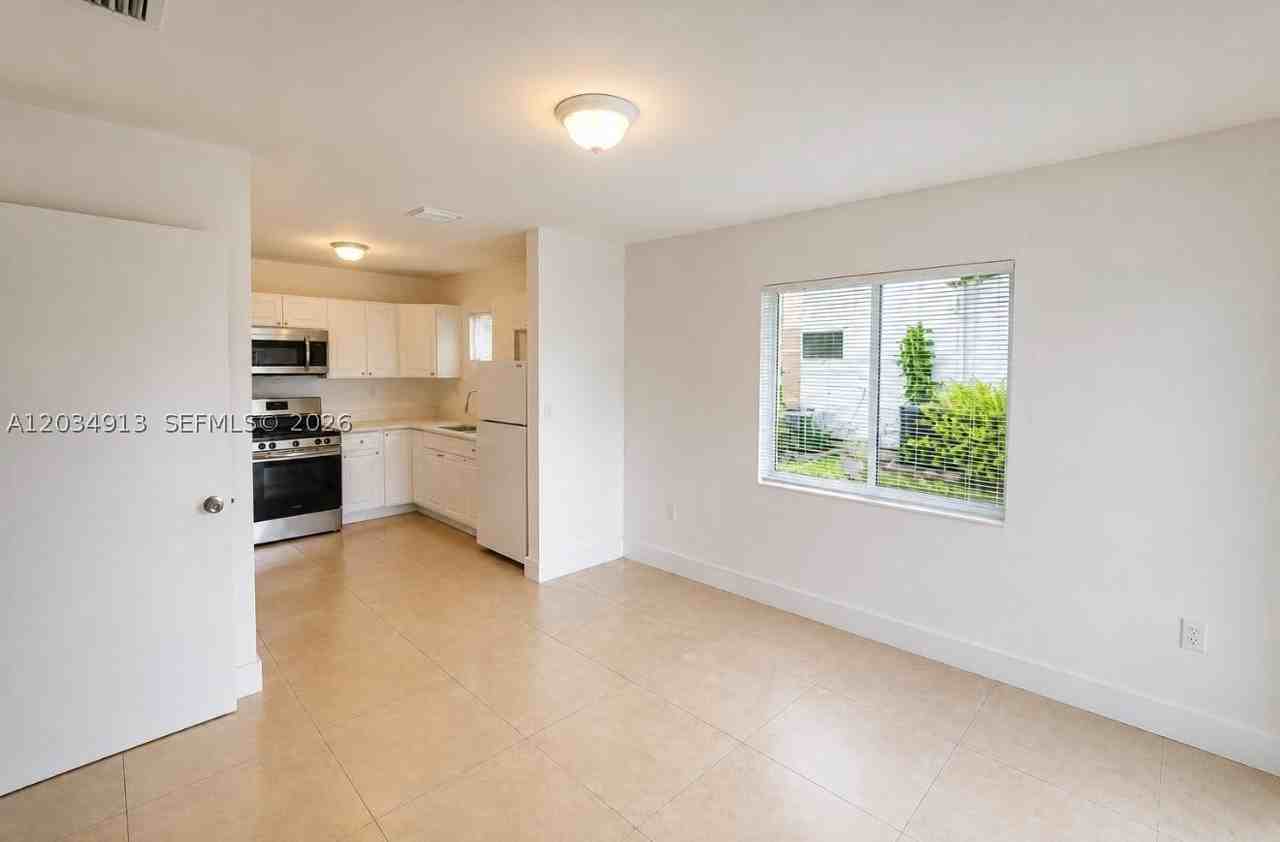 10595 Sw 171st St #10595 - Photo 4 of 9