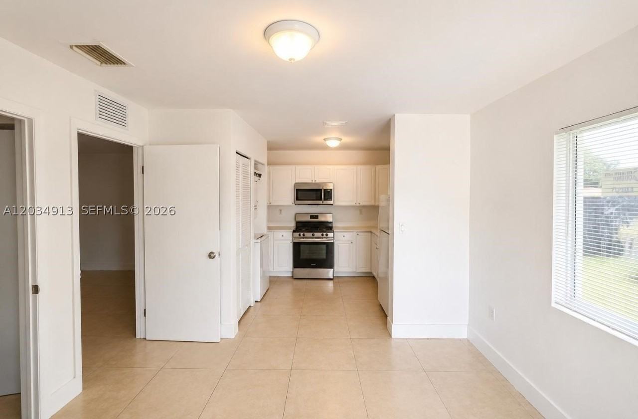 10595 Sw 171st St #10595 - Photo 5 of 9