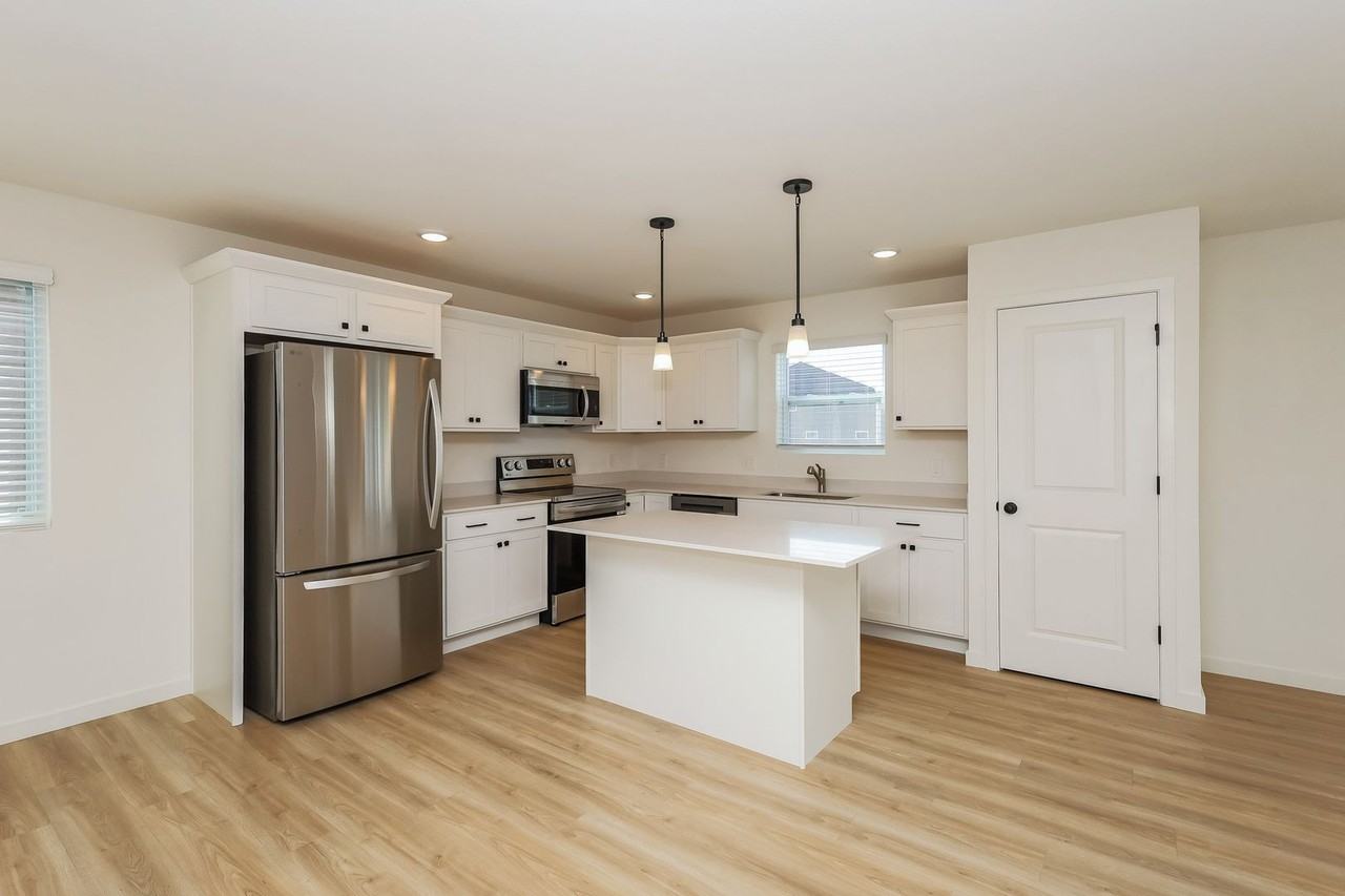 671 Bush Blvd - Photo 3 of 30