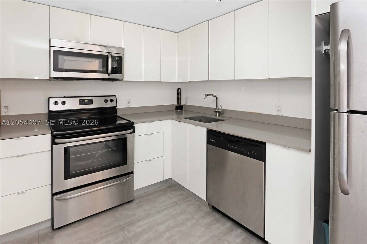 1580 West Ave #504 - Photo 5 of 32