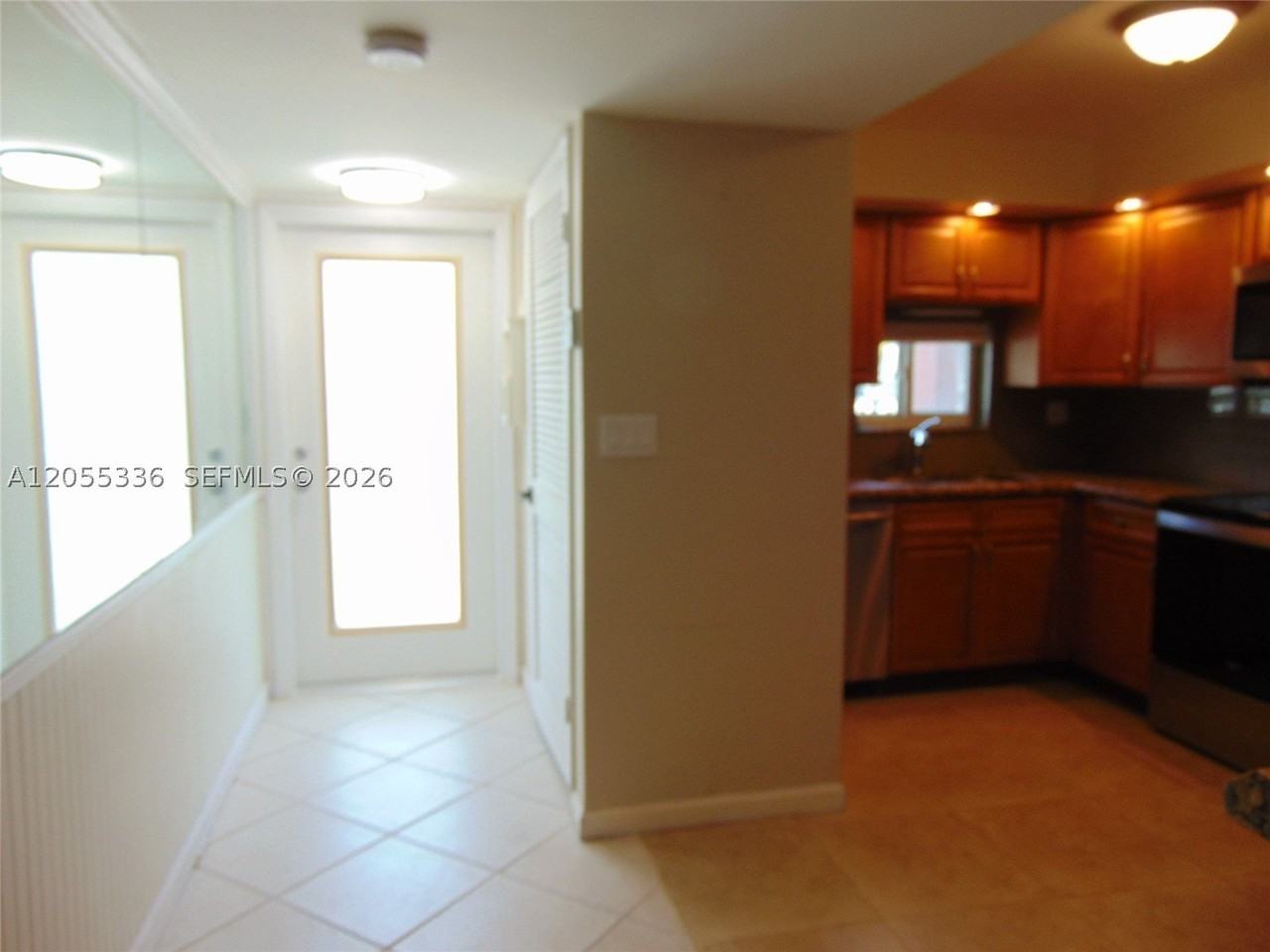 9811 N Hollybrook Lake Dr #103 - Photo 6 of 29