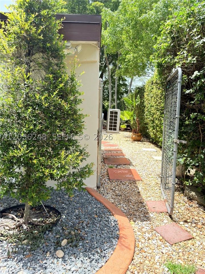 9160 Sw 73rd St #B - Photo 3 of 14