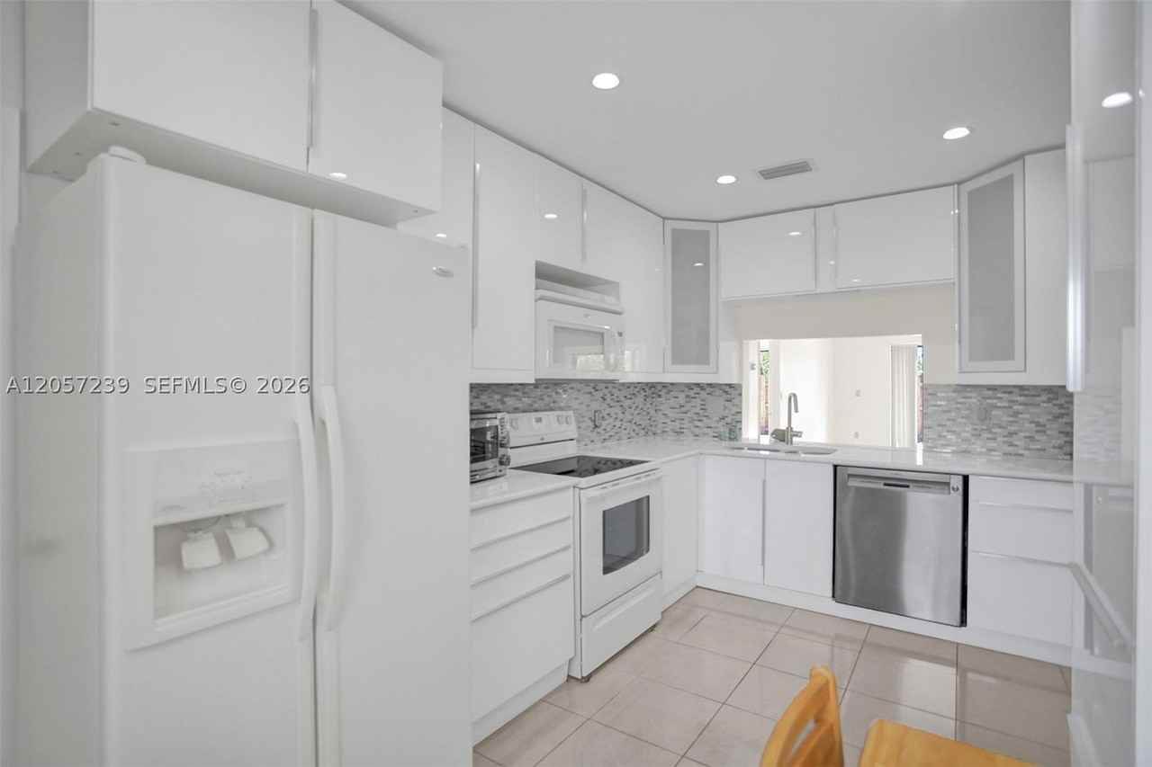 11529 Sw 133rd Ter - Photo 4 of 36