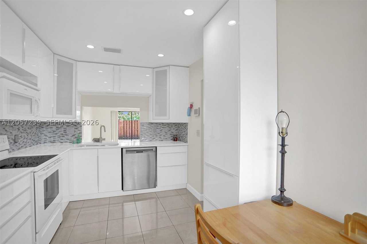 11529 Sw 133rd Ter - Photo 5 of 36
