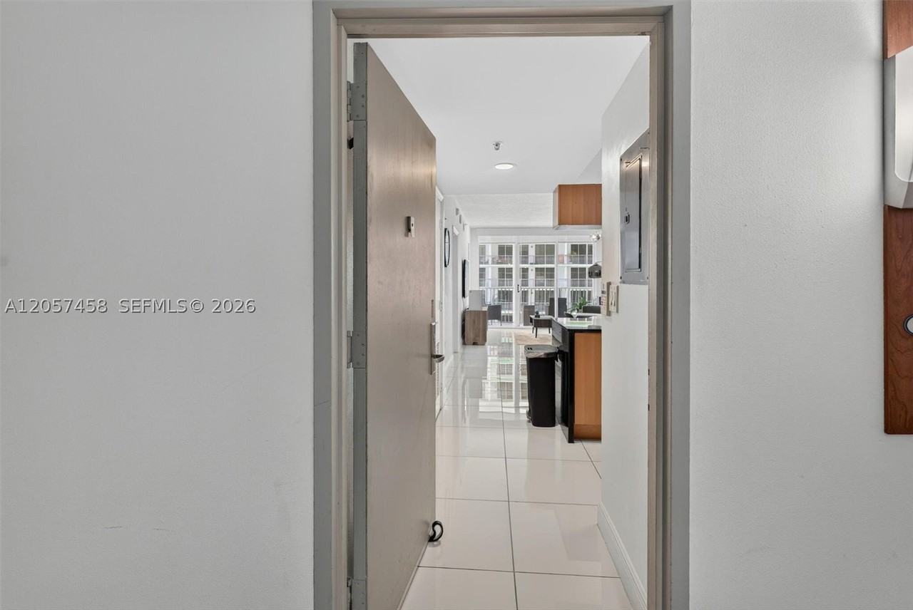 1750 N Bayshore Dr #1609 - Photo 4 of 25