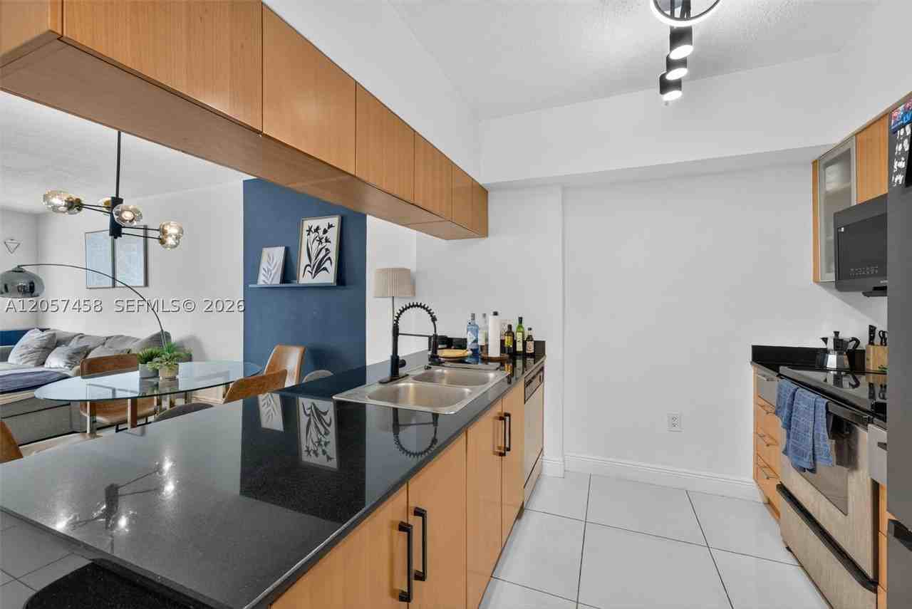 1750 N Bayshore Dr #1609 - Photo 6 of 25