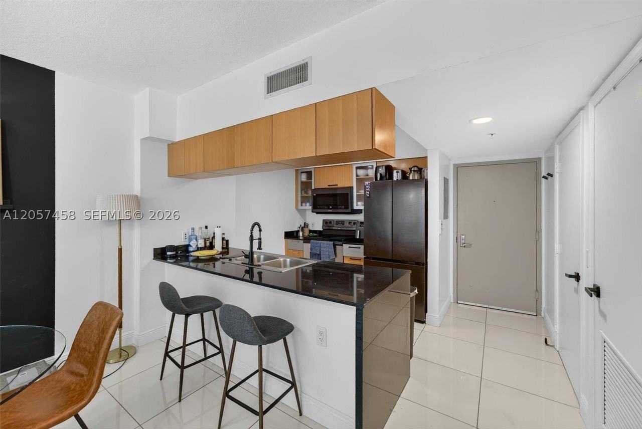 1750 N Bayshore Dr #1609 - Photo 7 of 25