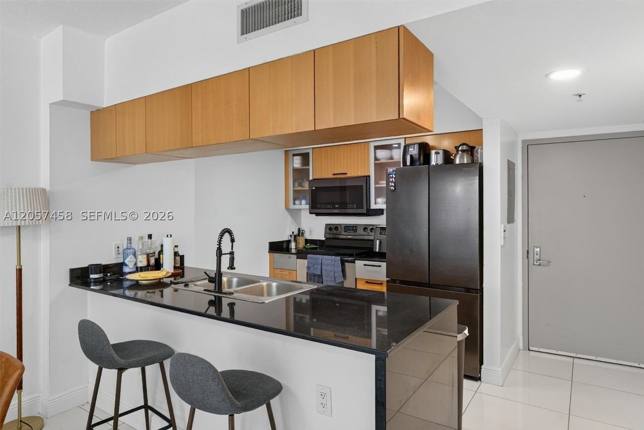 1750 N Bayshore Dr #1609 - Photo 3 of 24
