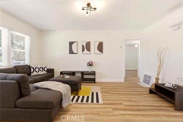 2151 Euclid Ave - Photo 4 of 8