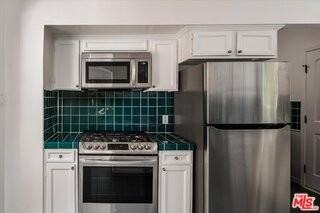 627 26th St - Photo 2 of 8