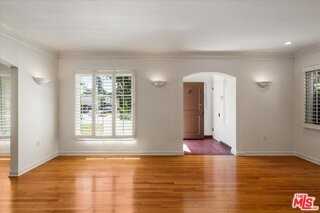 627 26th St - Photo 4 of 8