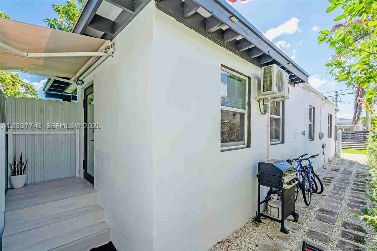 1451 Nw 31st St #1 - Photo 3 of 18