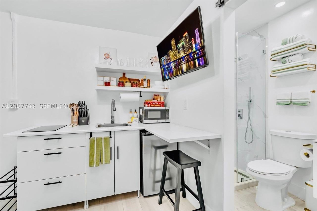 1451 Nw 31st St #1 - Photo 5 of 18