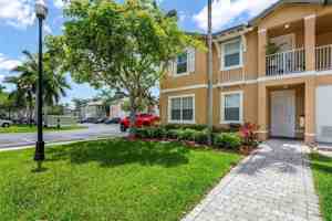 featured image of 230 Se 29th Ave #1