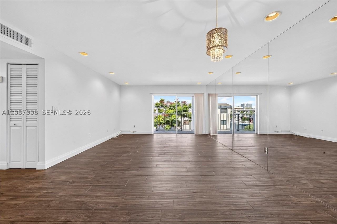 3642 Ne 171st St #305 - Photo 6 of 43