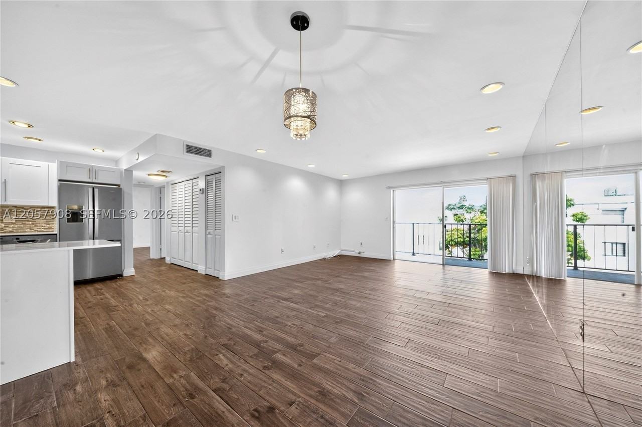 3642 Ne 171st St #305 - Photo 7 of 43
