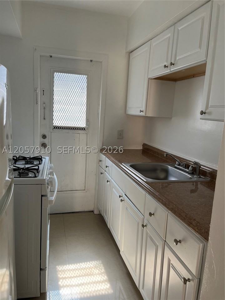 7333 Byron Ave #7331 - Photo 6 of 8
