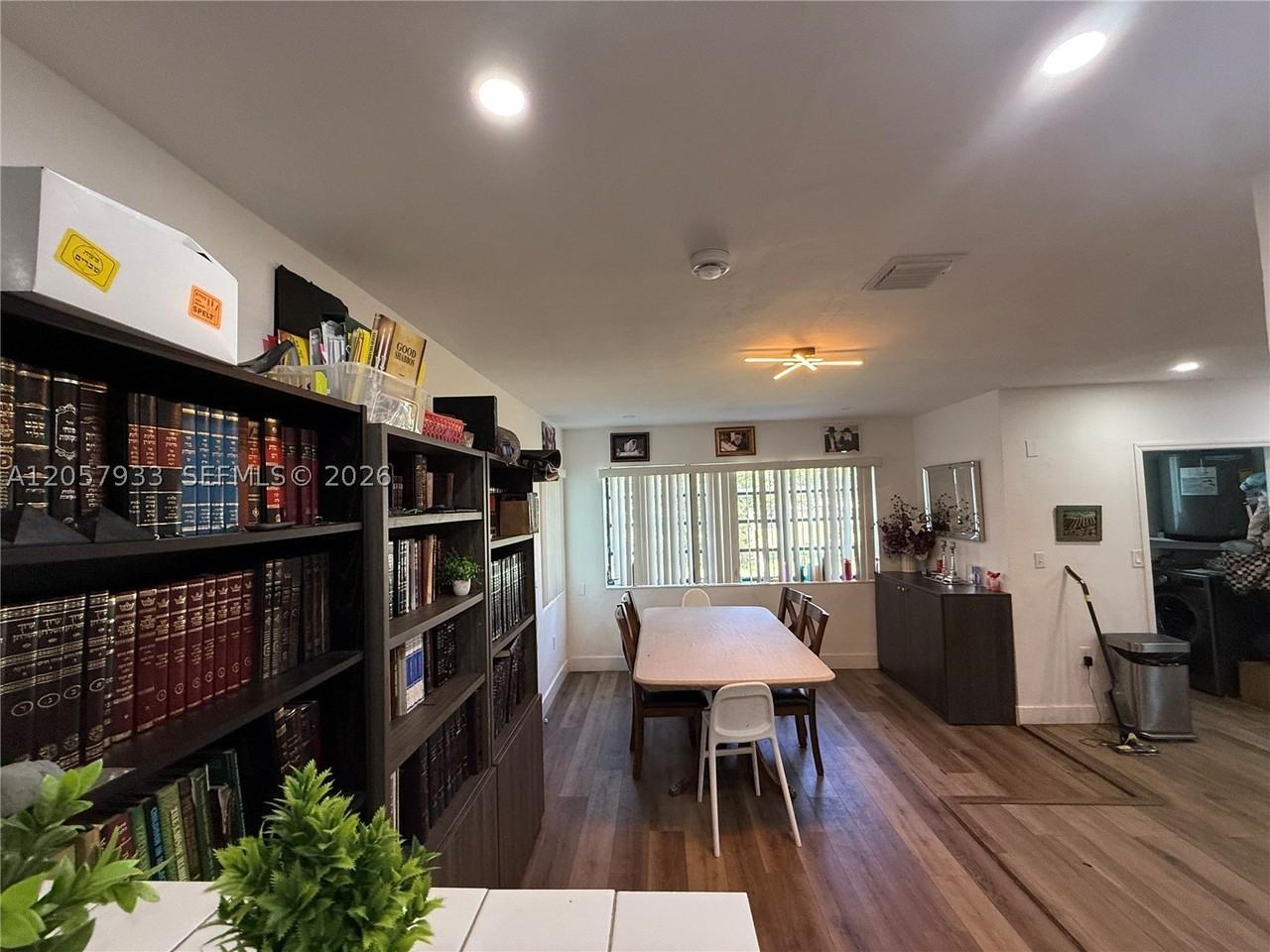 17410 Ne 11th Ave - Photo 4 of 9