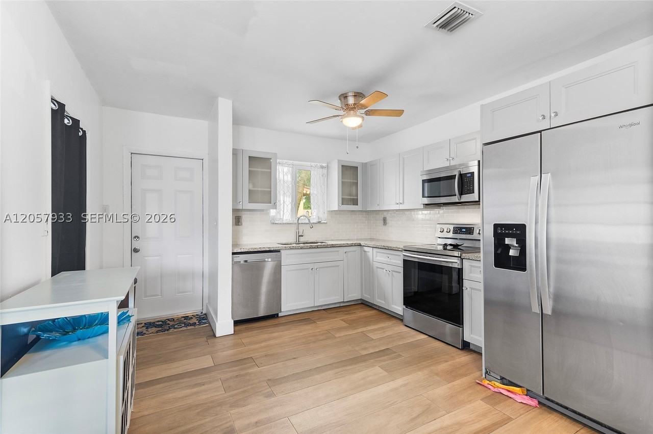 17410 Ne 11th Ave - Photo 5 of 9
