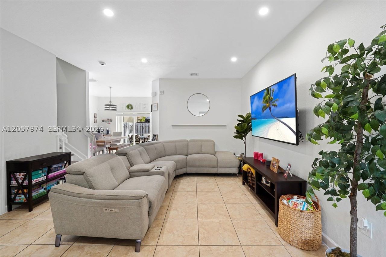 8897 Sw 225th St - Photo 5 of 33