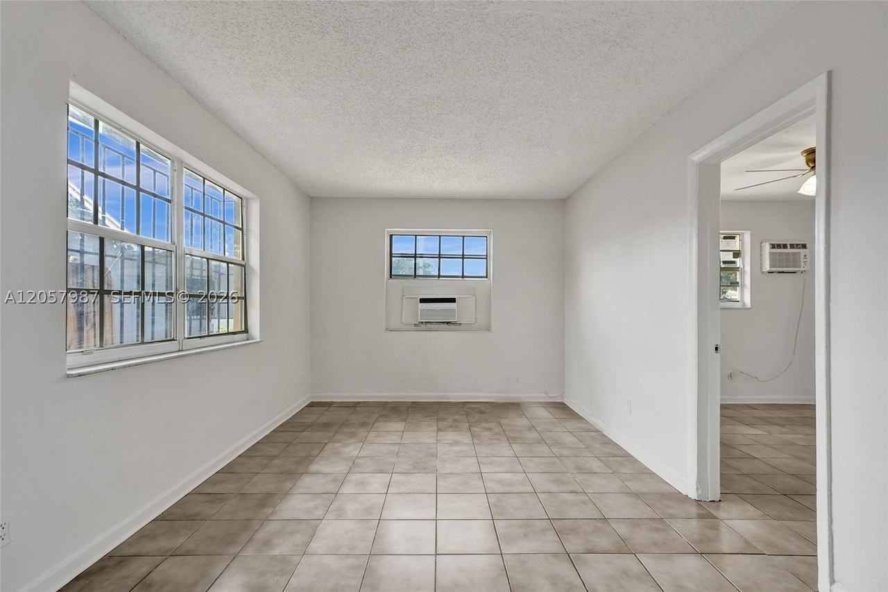 2525 Superior St #4 - Photo 2 of 20