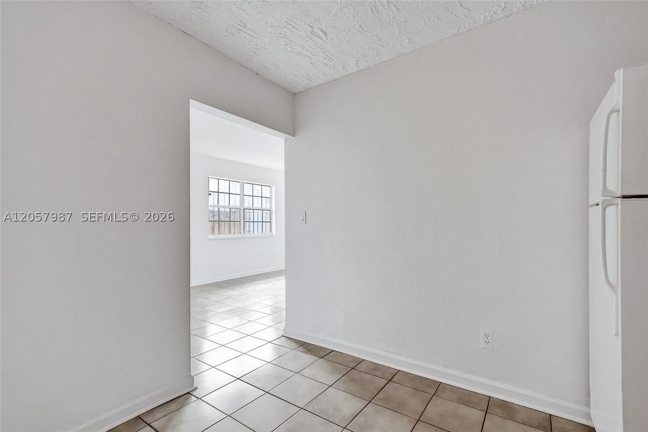 2525 Superior St #4 - Photo 6 of 20