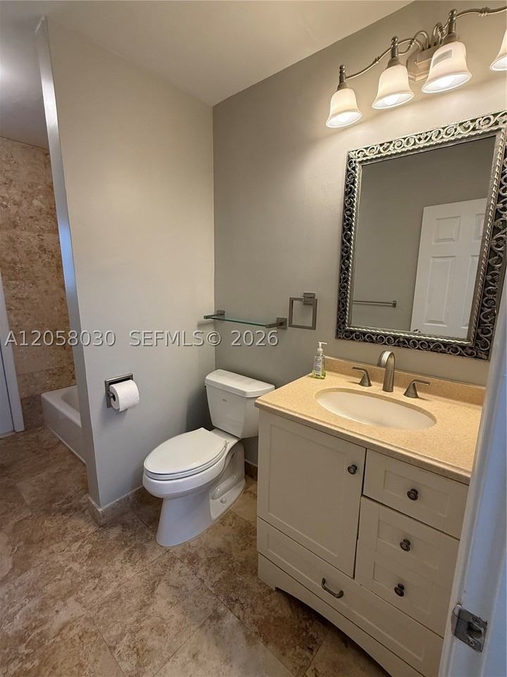 1560 Nw 12th Way - Photo 5 of 22