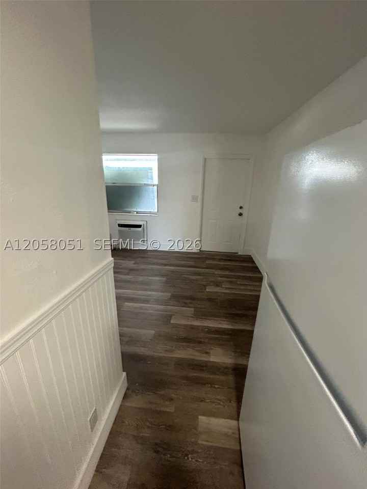1035 N Andrews Ave #1-6 - Photo 5 of 7