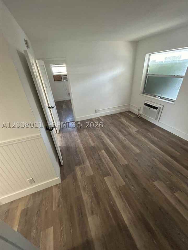 1035 N Andrews Ave #1-6 - Photo 6 of 7