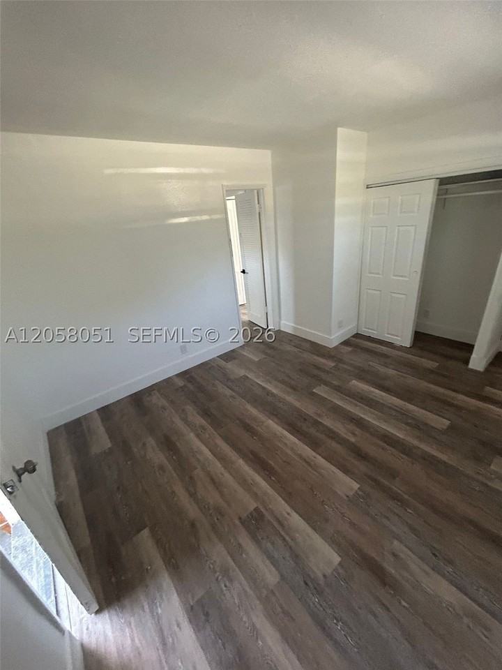 1035 N Andrews Ave #1-6 - Photo 7 of 7