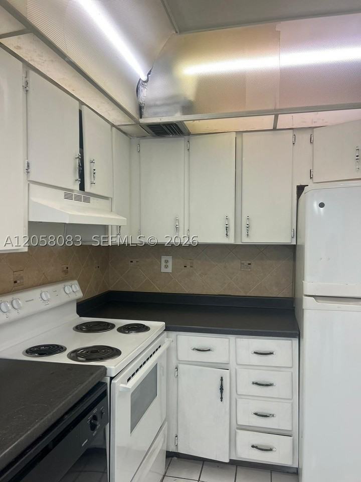 16465 Ne 22nd Ave #419 - Photo 6 of 23