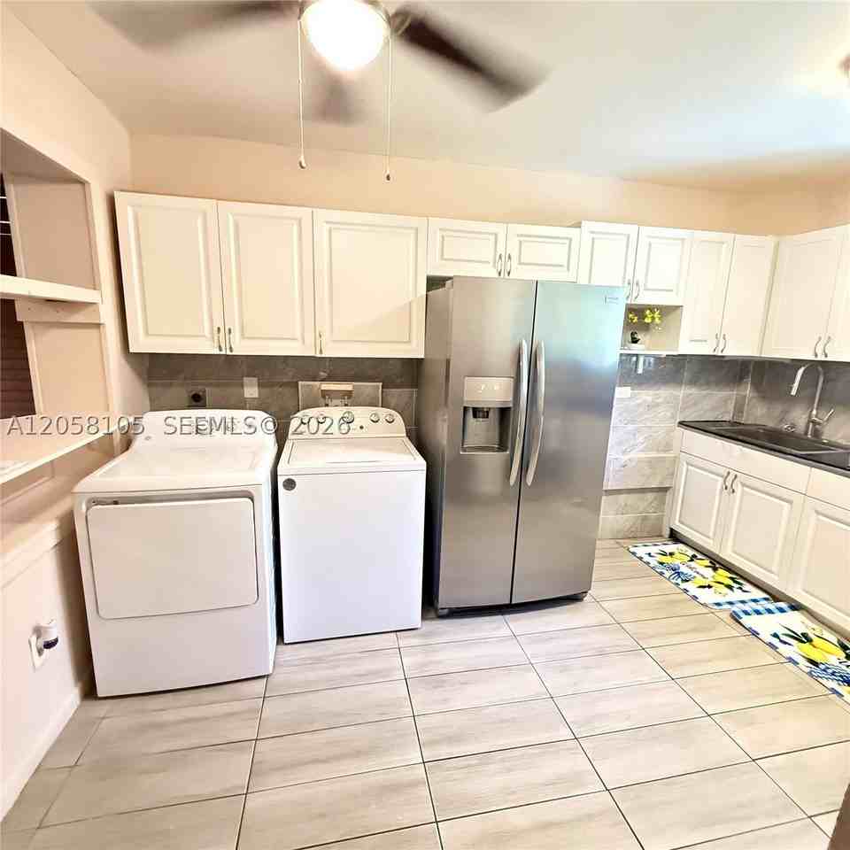 737 Ne 127th St #B - Photo 7 of 16