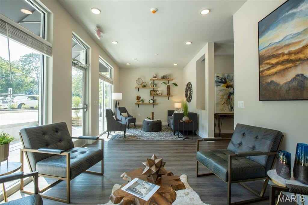 226 E Lockwood Ave #305 - Photo 2 of 26
