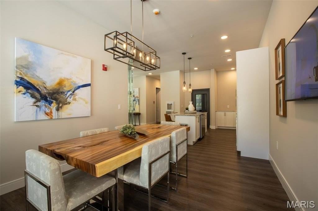 226 E Lockwood Ave #305 - Photo 4 of 26