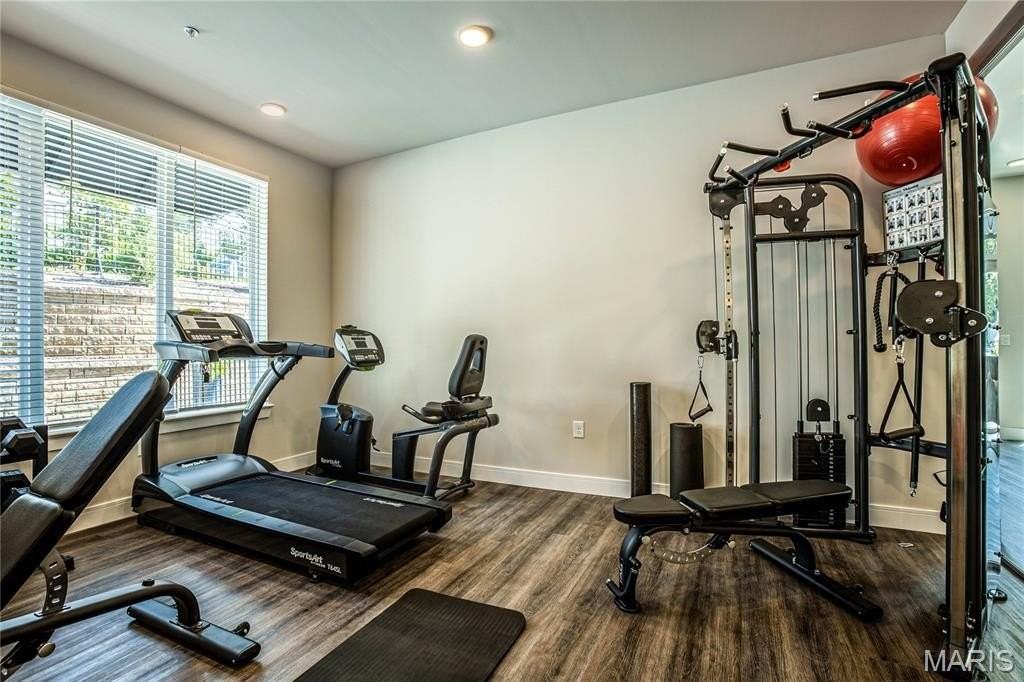 226 E Lockwood Ave #305 - Photo 6 of 26