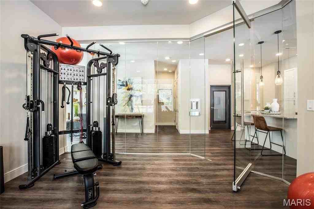 226 E Lockwood Ave #305 - Photo 7 of 26
