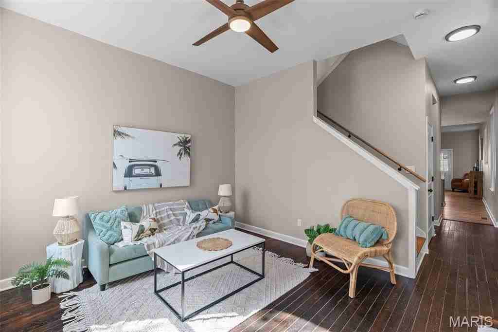 2253 Indiana Ave - Photo 3 of 50